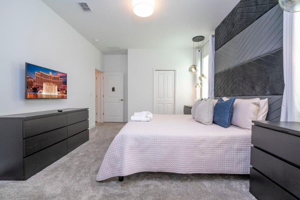 Gorgeous 9bd With Pool And Gameroom At Champions Gate 9088 Kissimmee
